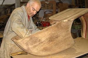 Vespa Klasik Berbahan Kayu Kecuali Mesin