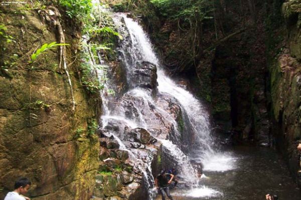 2. Air Terjun Guruh Gemurai Riau. (bp.blogspot.com)