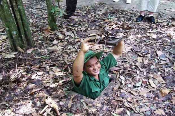 4. Cu Chi Tunnels Vietnam (misteraladin.com)