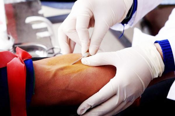 jarum suntik donor darah