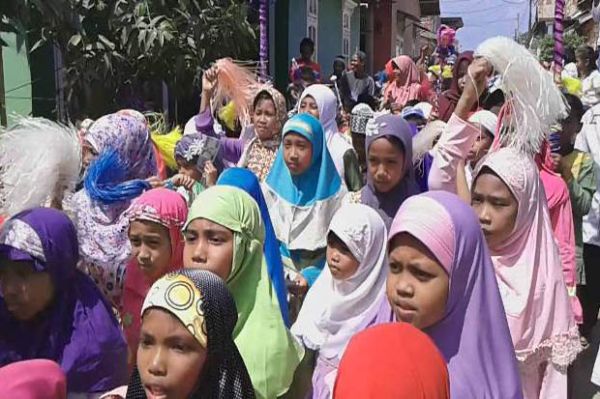 Tradisi Hadrat, Mengarak Hewan Kurban Keliling Kampung