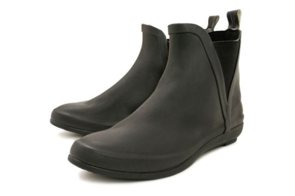 4 Sepatu yang Cocok Digunakan dengan <em>Skinny Jeans</em>