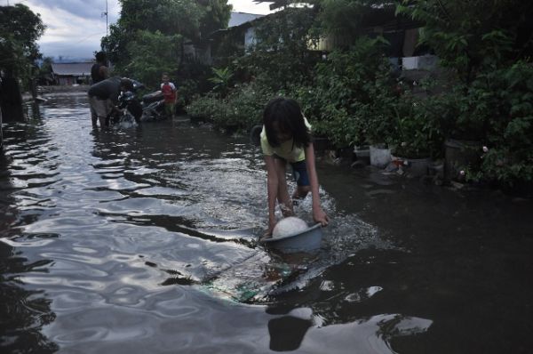 Banjir Kepung Kota Padang