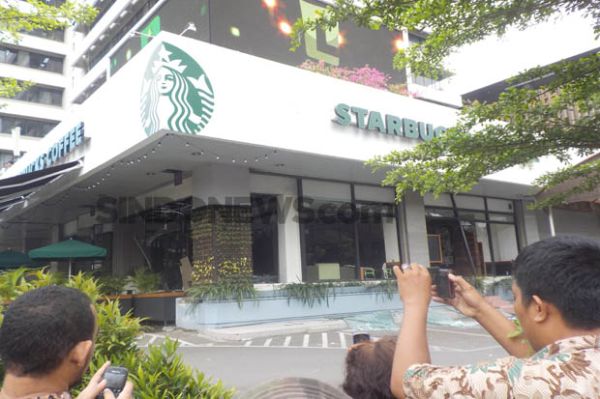 Blarr.., Starbucks Pun Hancur Berantakan