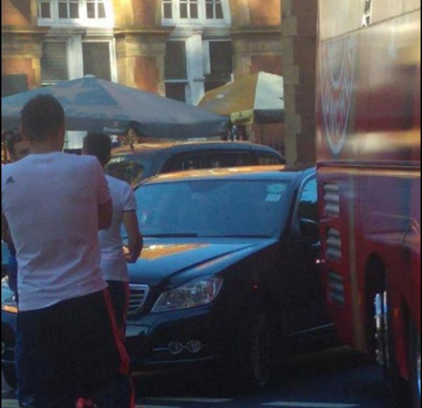 Sebelum Ditekuk Arsenal, Bus Tim Bayern Alami Kecelakaan