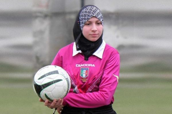 Deretan Wasit Cantik yang Menghebohkan Sepak Bola