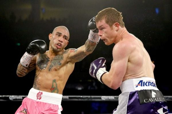 Celana Pink Cotto Bawa Sial, Canelo Curi Sabuk Juara WBC