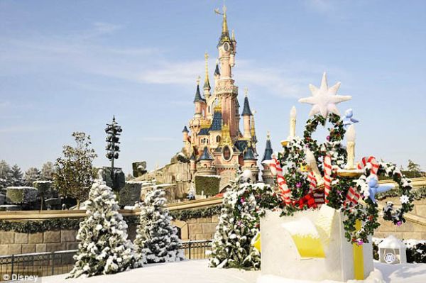 Disneyland Paris at winter (dailymail)