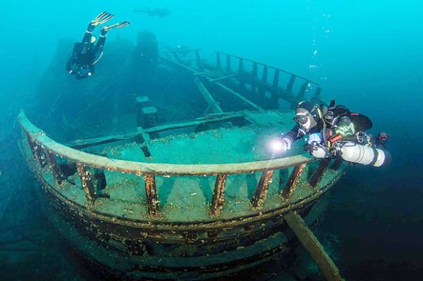 dive in shipwreck coast (scubadiving.com)