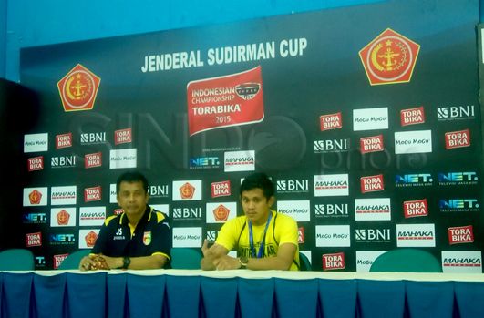 Pelatih Semen Padang Minta Maaf kepada Suporter