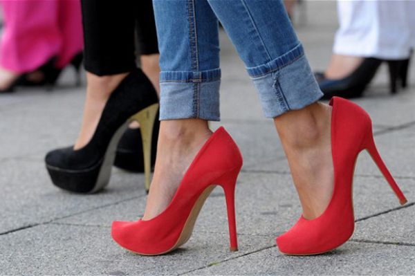 4 Sepatu yang Cocok Digunakan dengan <em>Skinny Jeans</em>