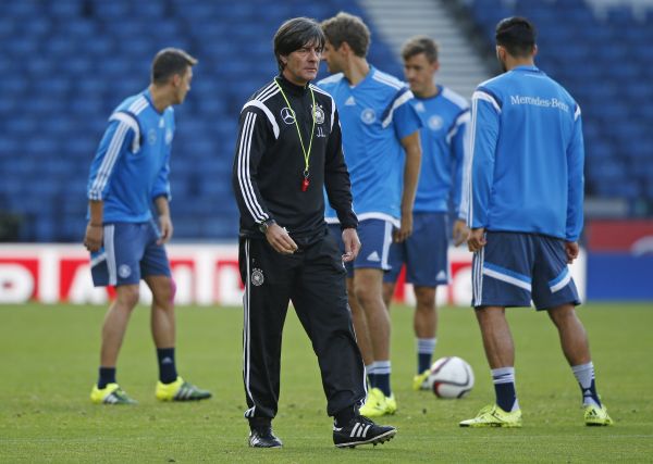 pelatih jerman joachim loew pimpin latihan