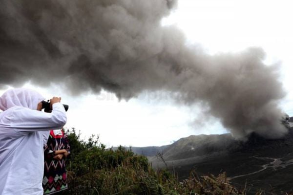 Mensos Bantu Warga Tengger Korban Erupsi Bromo