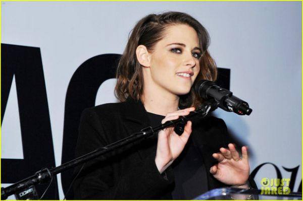 kristen-stewart di marie-claire-image-maker-awards 2016 (justjared.com)