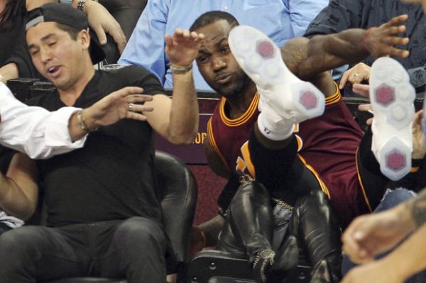 James Bikin Cedera Penonton, Cavaliers Tundukkan Thunder