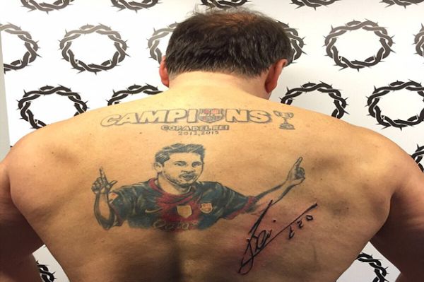 Messi Resmikan Tato di Punggung Penggemar