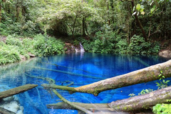 7 Danau Berair Sebening Kaca di Indonesia