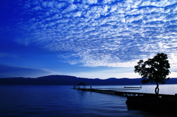 7 Danau Berair Sebening Kaca di Indonesia