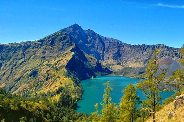 7 Danau Berair Sebening Kaca di Indonesia