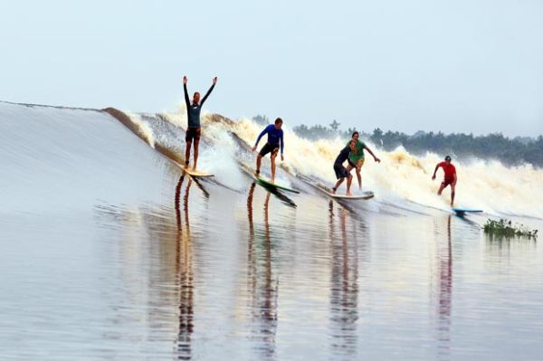 7 Spot Surfing Terbaik di Indonesia Selain Bali