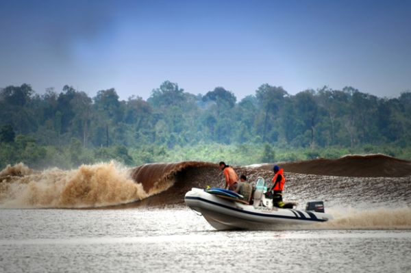 7 Spot Surfing Terbaik di Indonesia Selain Bali