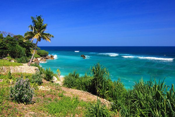 7 Spot Surfing Terbaik di Indonesia Selain Bali
