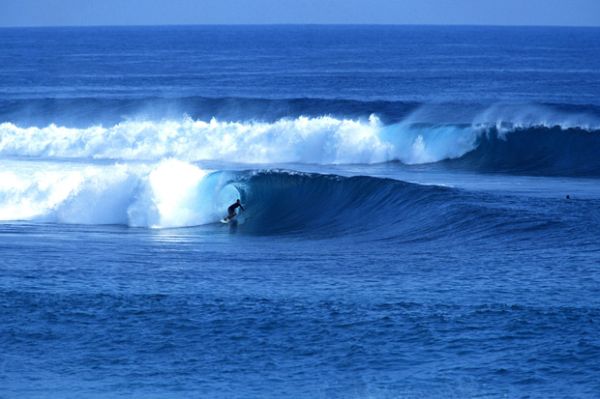 7 Spot Surfing Terbaik di Indonesia Selain Bali