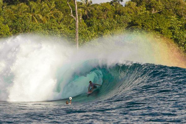 7 Spot Surfing Terbaik di Indonesia Selain Bali