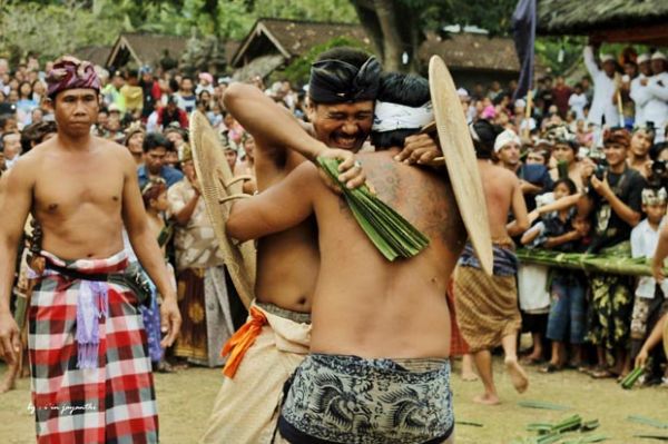 5 Tradisi Paling Seram di Indonesia