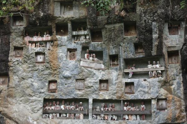 5 Tradisi Paling Seram di Indonesia
