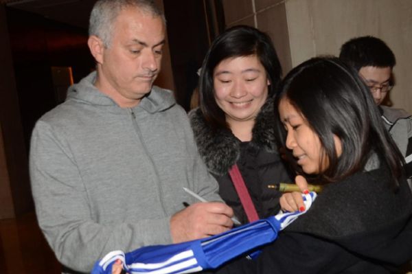 Jose Mourinho <em>Dikeroyok</em> Warga China