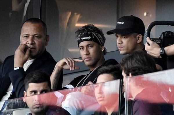 Ijin Nonton PFA Awards, Neymar Malah Kepergok Keluar Kelab Malam