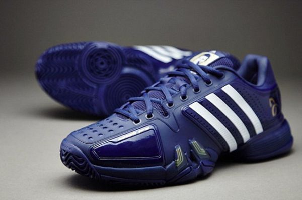Sepatu Spesial Djokovic Saat Tumbangkan Federer Dijual Online