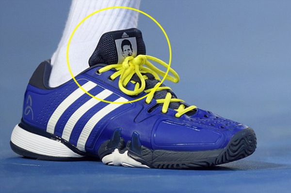 Sepatu Spesial Djokovic Saat Tumbangkan Federer Dijual Online