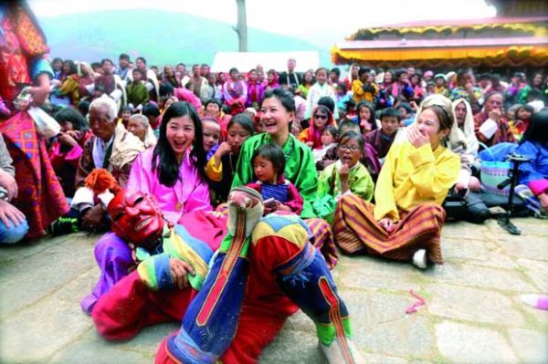 Orang-orang Bhutan bergembira saat Paro Festival. (todayonline.com)
