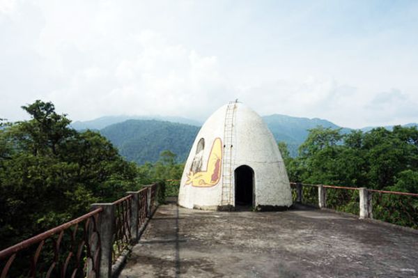 Pemandangan di Maharishi Mahes Yogiashram di Rishikesh (wsj.net)