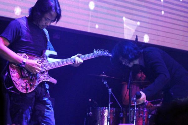 Penampilan GIGI di Babyface Semarang-Foto-Eka Setiawan-Koran SINDO (5)