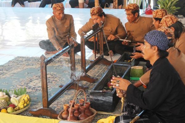 Melihat Tradisi Jamasan Pusaka Peninggalan Kerajaan Galuh