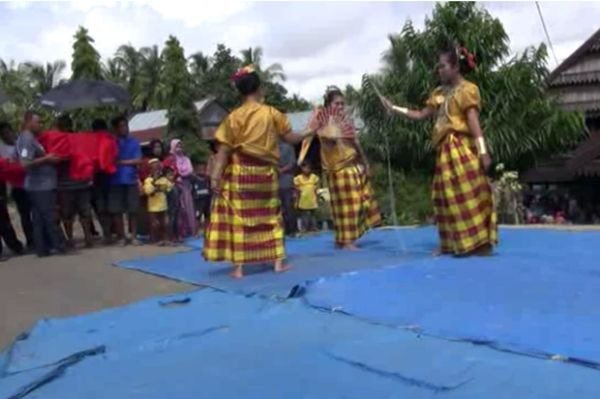 Melihat Ritual Pemindahan Tombak Pusaka di Wajo