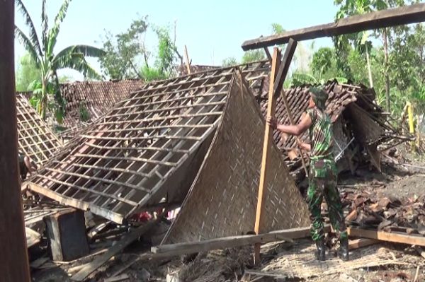 Korban Puting Beliung di Ngawi Dimakamkan