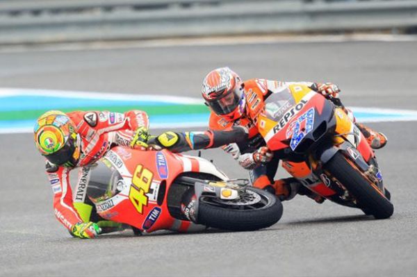 Senggolan Rossi: Mulai dari Biaggi, Gibernau, Stoner Hingga Marquez