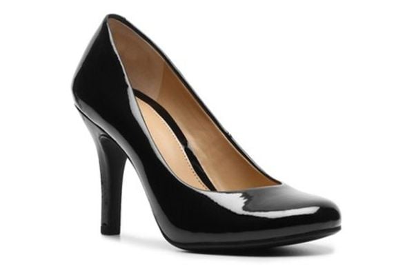 5 Model <em>High Heels</em> Hitam yang Wajib Dimiliki Wanita