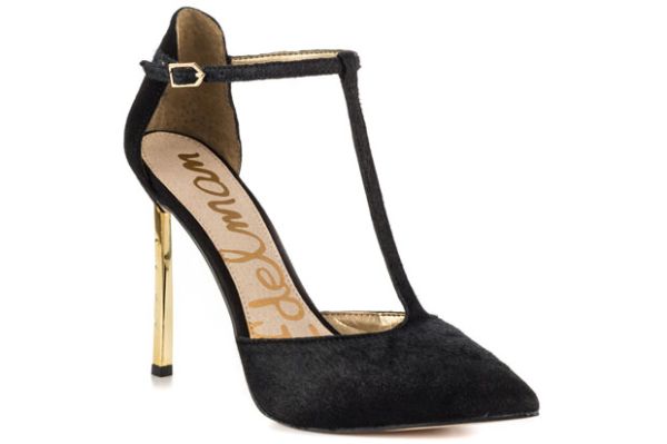 5 Model <em>High Heels</em> Hitam yang Wajib Dimiliki Wanita