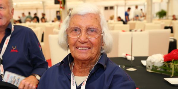 Pembalap Wanita Pertama di Formula 1 Tutup Usia