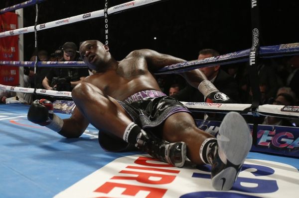 Whyte Sempoyongan, Joshua Pukul KO di Ronde 7