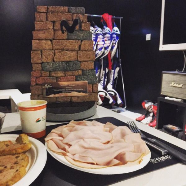 Trofi Aragon Jadi Menu Sarapan Jorge Lorenzo