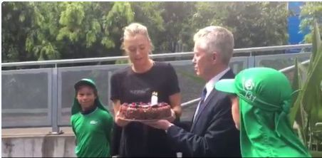 Rayakan Kemenangan ke-600, Sharapova Ditantang Bencic