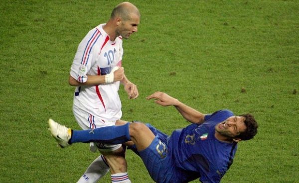 Dari Zidane Sampai Rossi, Dulu Dipuja Kini Dicaci