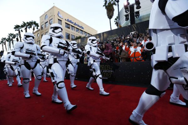 star-wars-premiere-without-a-procession-of-stormtroopers (businessinsider.com)