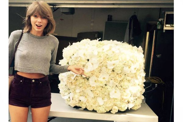 Taylor Swift foto peringkat 2 terbaik medsos 2015 (instagram)
